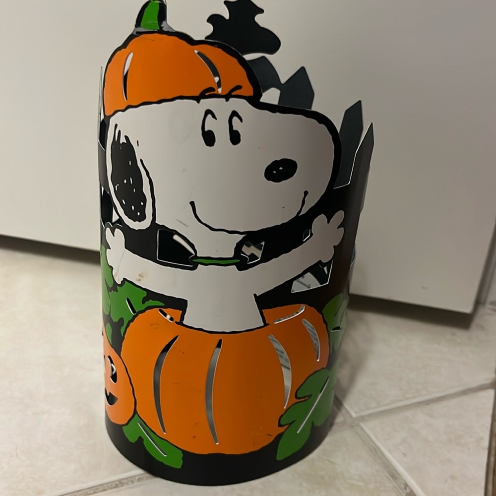 HALLMARK SNOOPY METAL CANDLE HOLDER